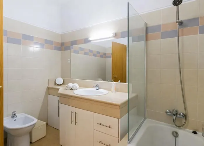 Brava 3-Bed Home - Best Location & Free Parking